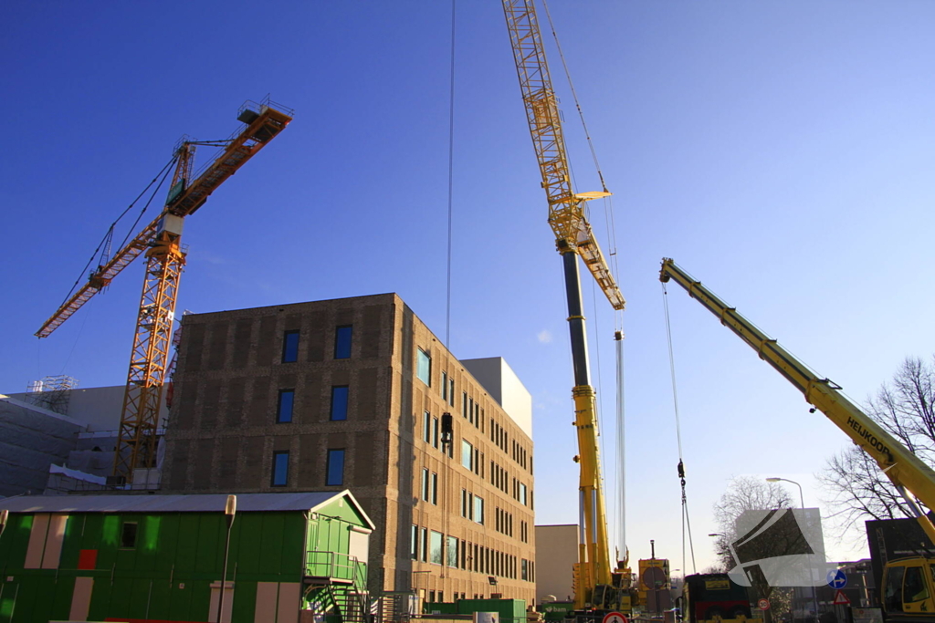 Torenkraan bij nieuwbouw ziekenhuis wordt verwijderd