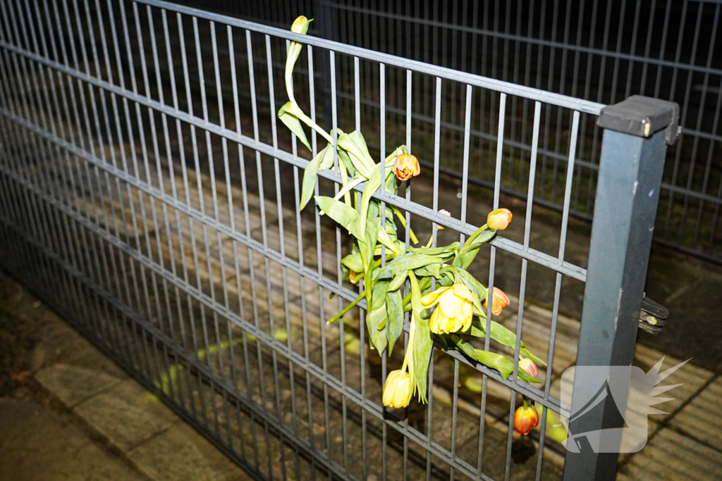 Bloemen en knuffels voor omgekomen fietser (13)