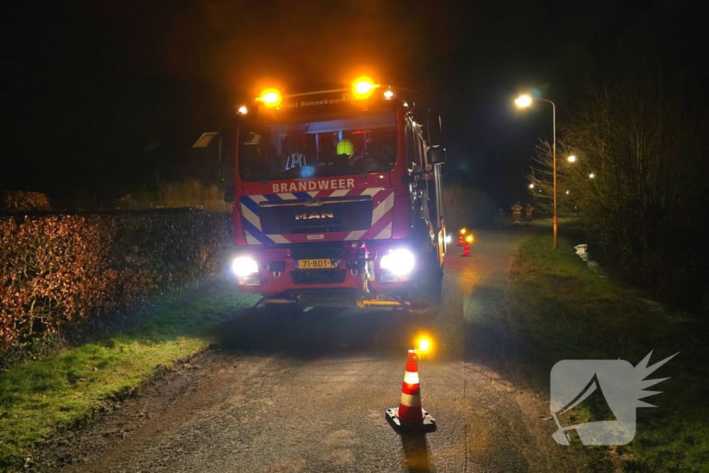 Brandweer bevrijdt duif uit schoorsteen