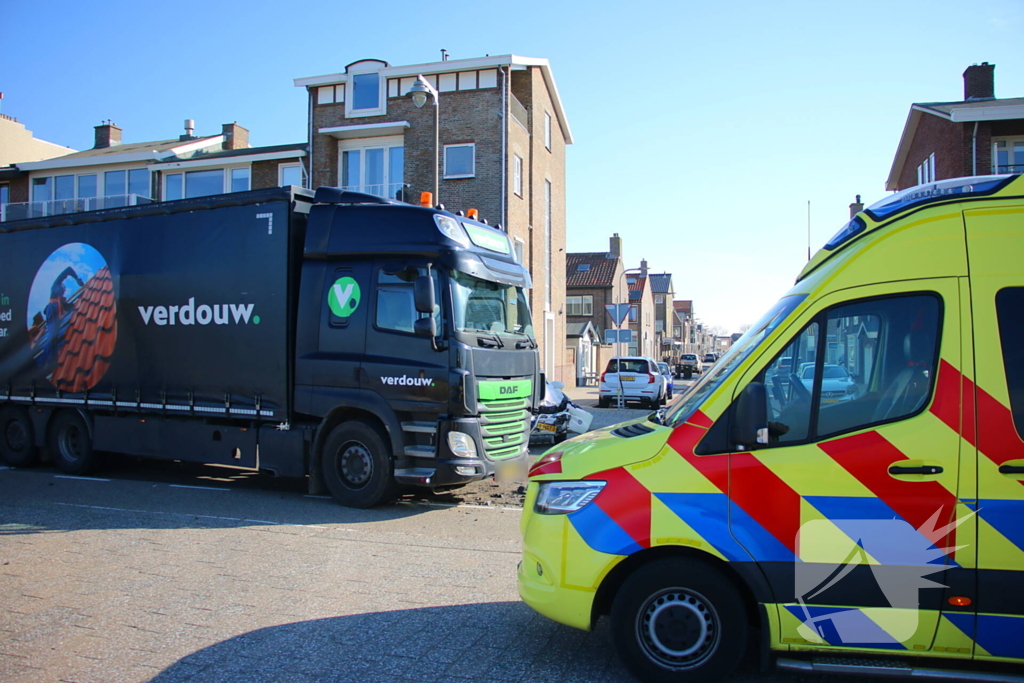 Ongeval tussen vrachtwagen en personenauto