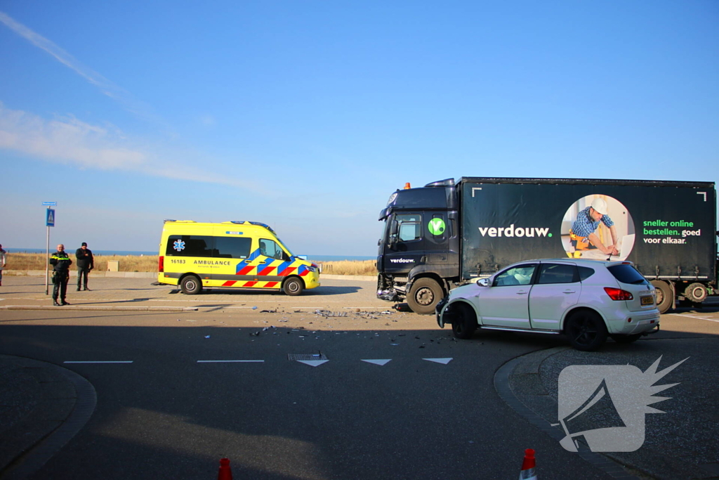 Ongeval tussen vrachtwagen en personenauto
