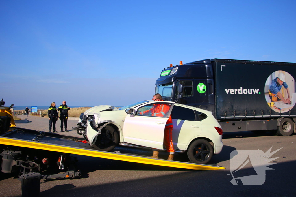 Ongeval tussen vrachtwagen en personenauto