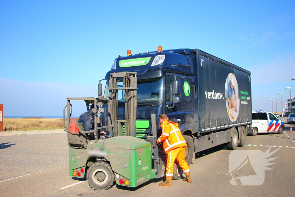Ongeval tussen vrachtwagen en personenauto
