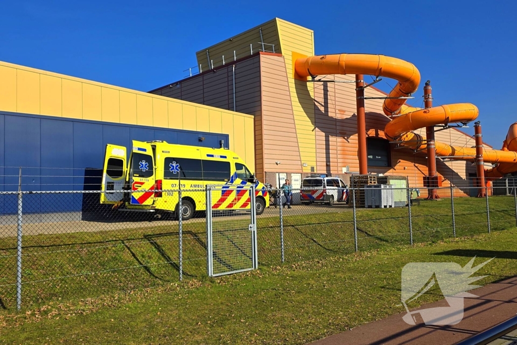 Traumahelikopter landt na noodsituatie in zwembad