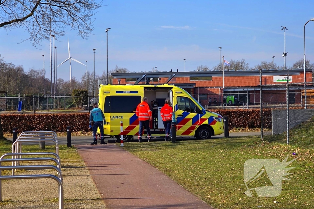 Traumahelikopter landt na noodsituatie in zwembad