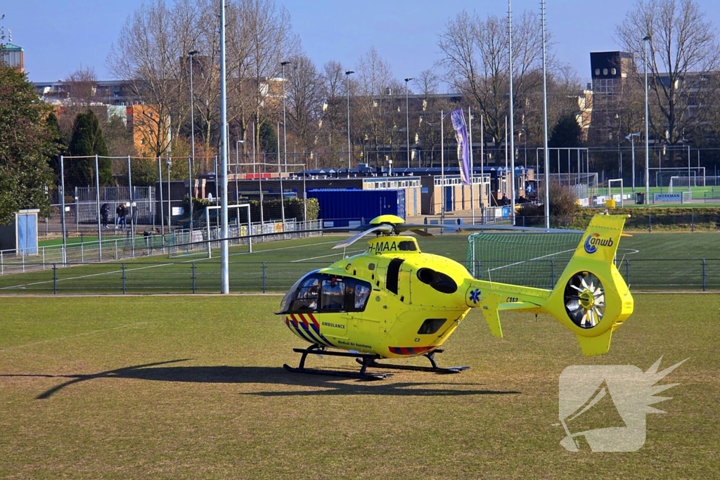 Traumahelikopter landt na noodsituatie in zwembad