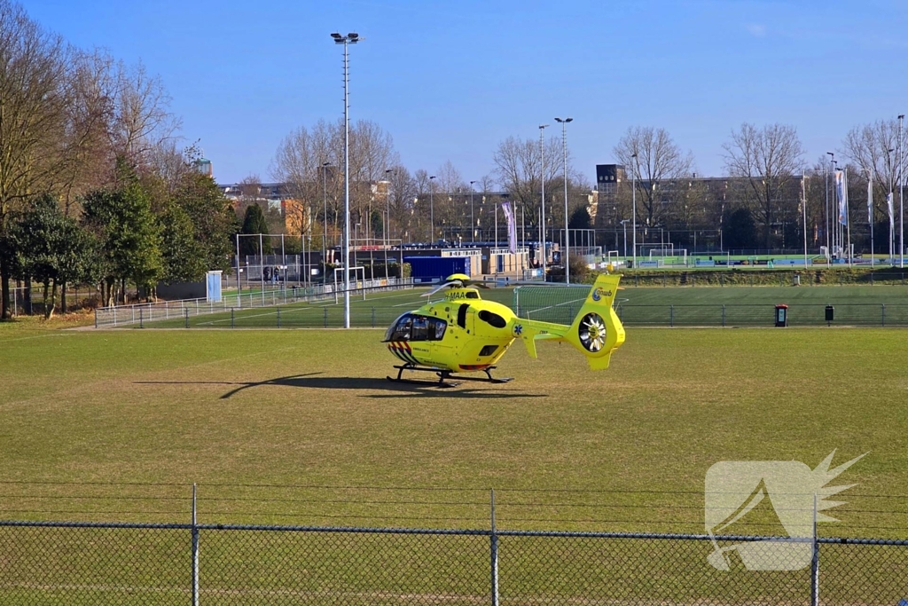 Traumahelikopter landt na noodsituatie in zwembad