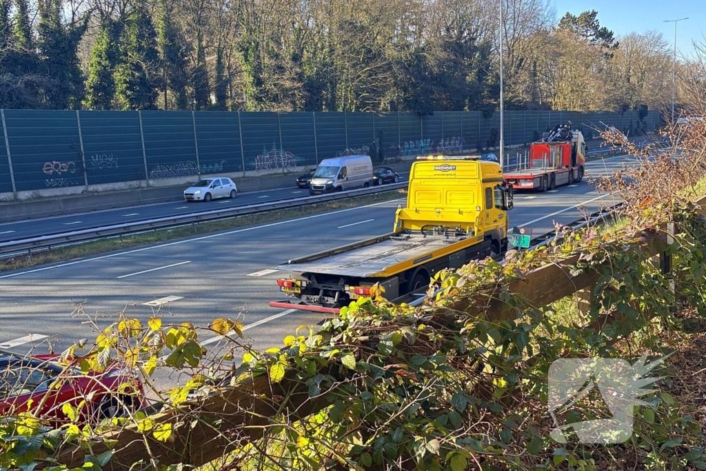 Botsing tussen personenwagen en vrachtwagen