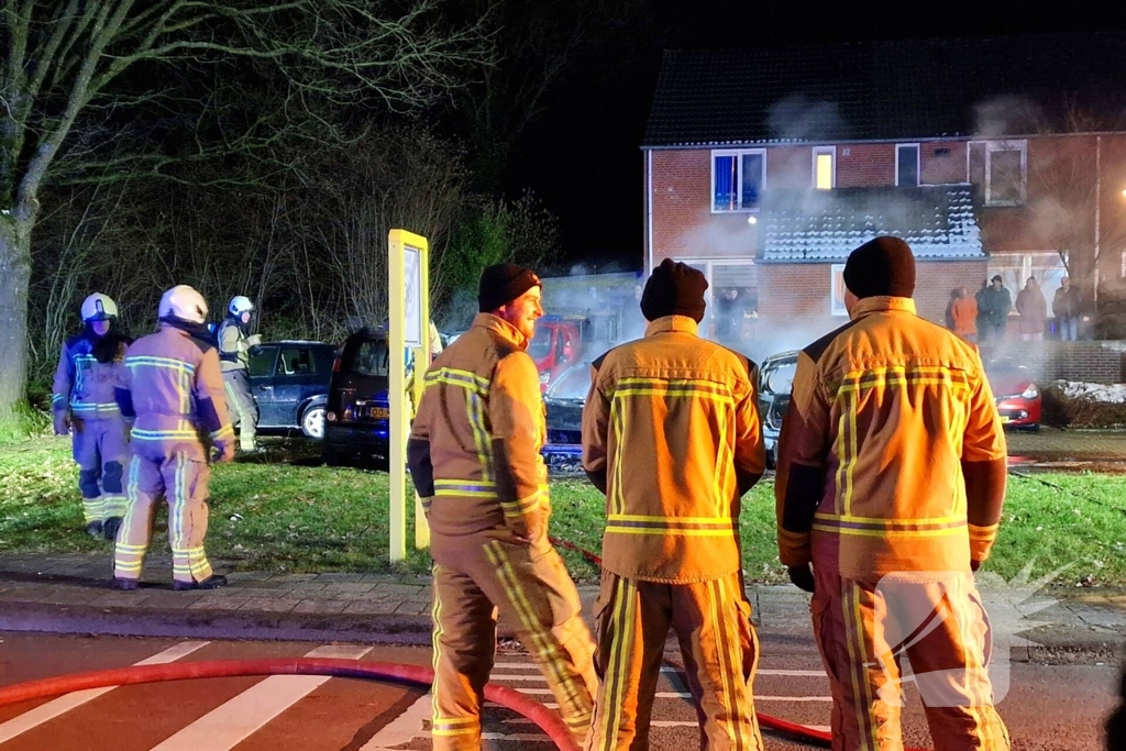 Meerdere voertuigen door brand verwoest