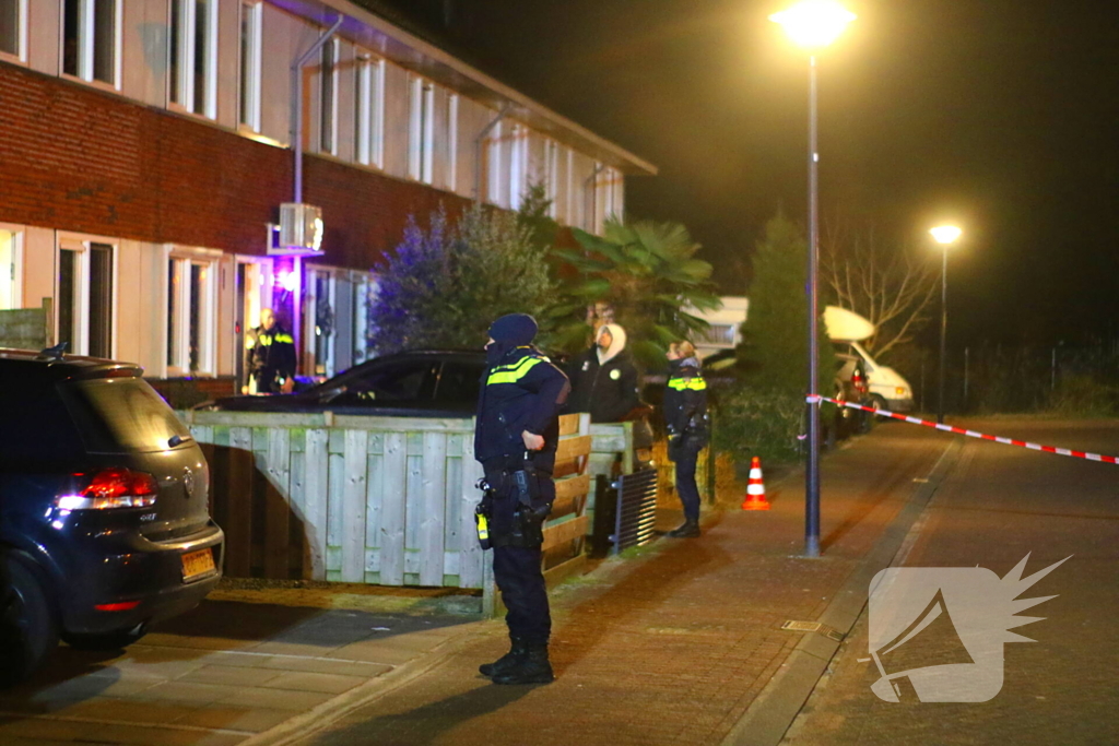 Brandweer blust brand na explosie