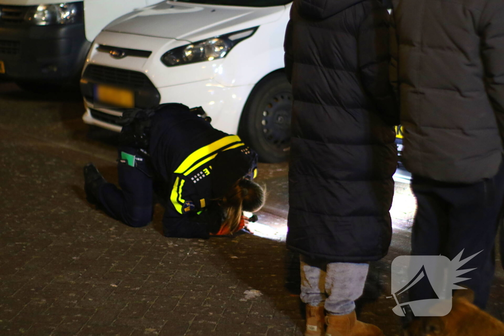 Brandweer blust brand na explosie