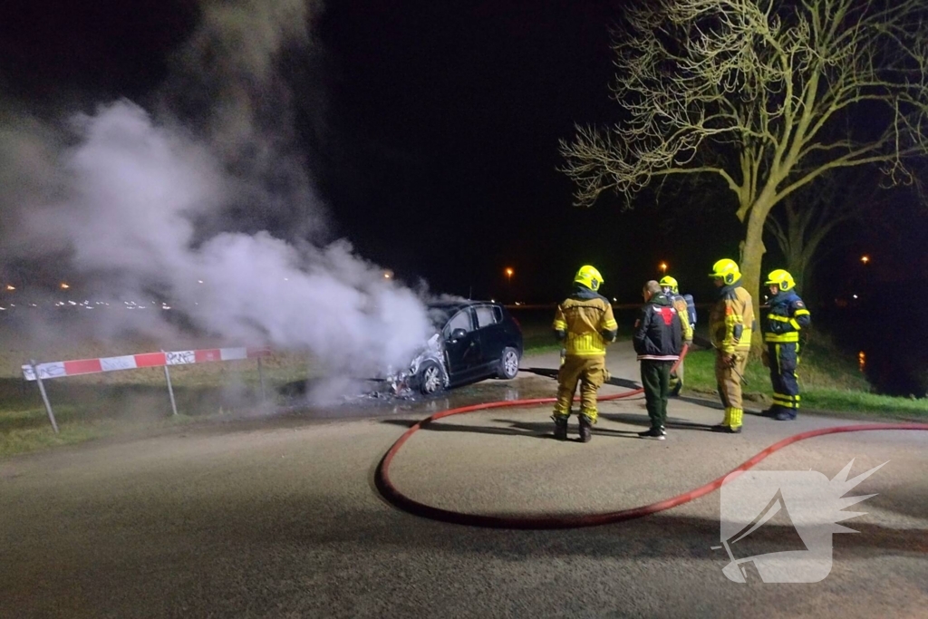 Personenauto gaat in vlammen op