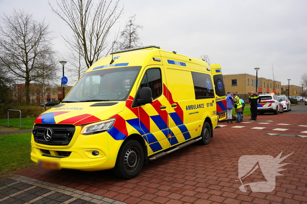 Fietser en automobilist botsen met elkaar