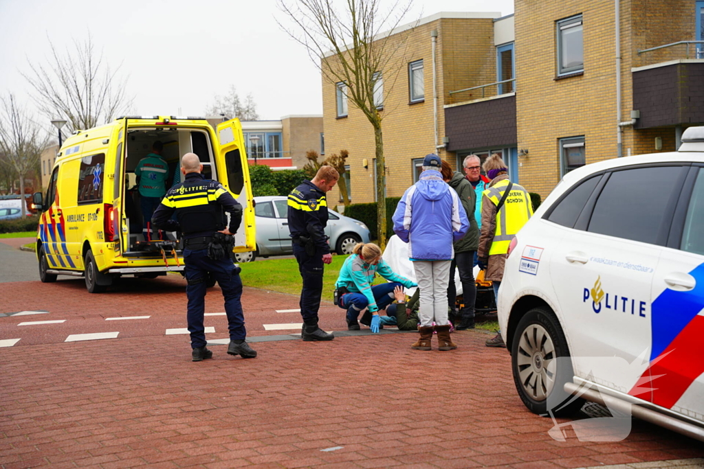 Fietser en automobilist botsen met elkaar