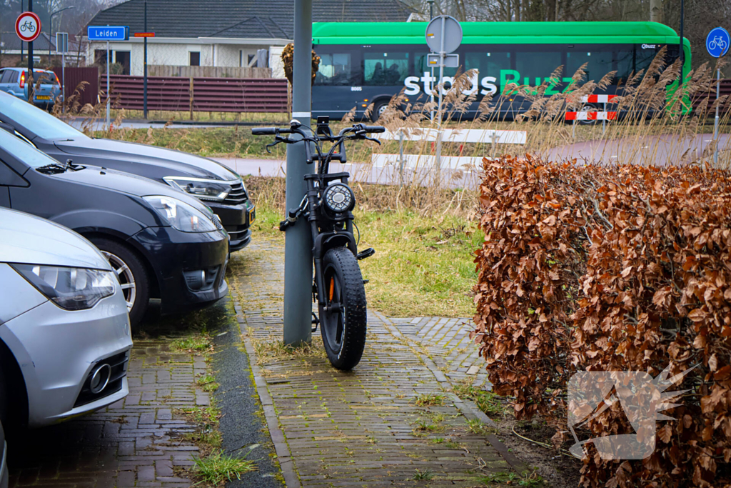Automobilist ziet fatbiker over het hoofd bij oversteekplaats