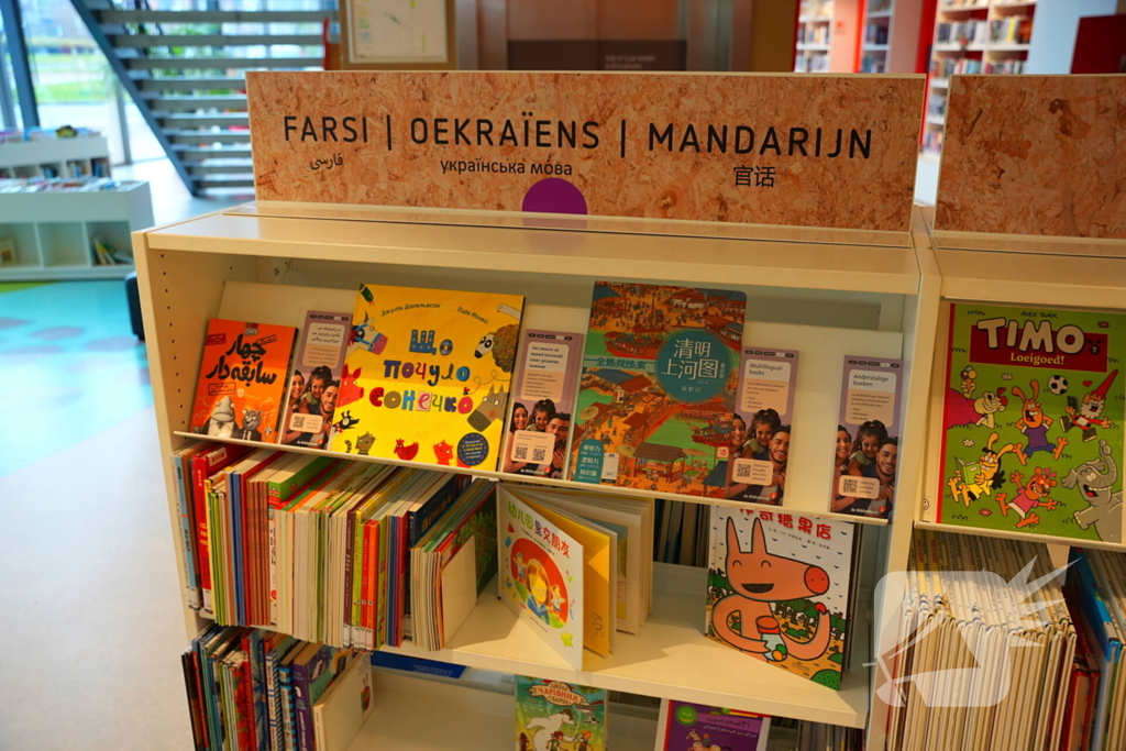 Uitbreiding anderstalige boeken bij bibliotheek gevierd met anderstalig voorleesuurtje