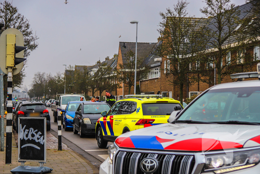 Zwangere vrouw gewond naar ziekenhuis na aanrijding