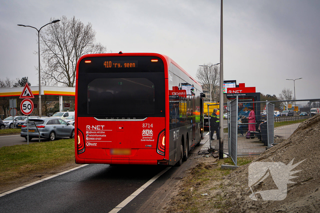 Lijnbus botst achterop personenauto