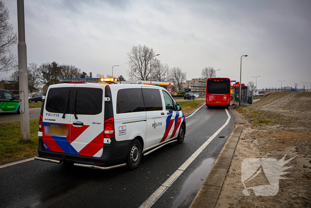 Lijnbus botst achterop personenauto