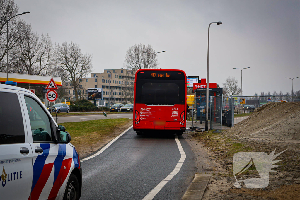 Lijnbus botst achterop personenauto