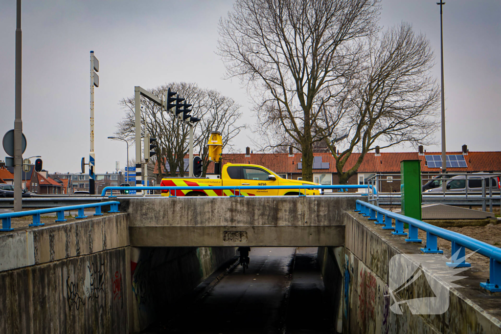 Lijnbus botst achterop personenauto