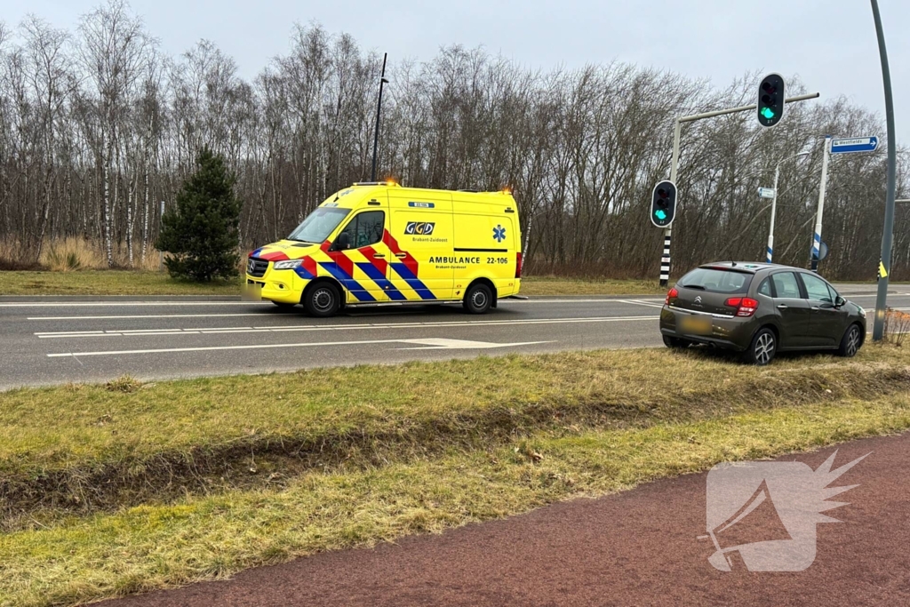Schade bij kopstaart botsing tussen twee voertuigen