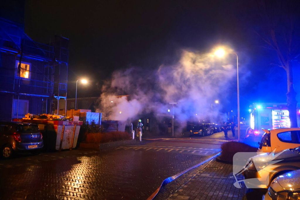 Afvalcontainer vliegt in brand