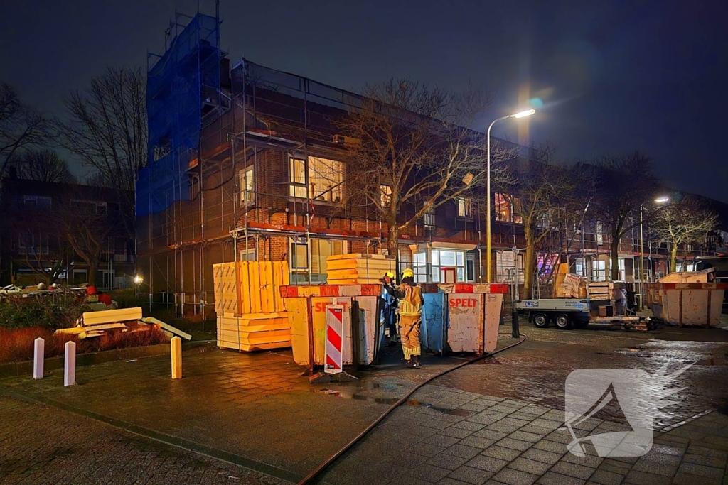 Afvalcontainer vliegt in brand