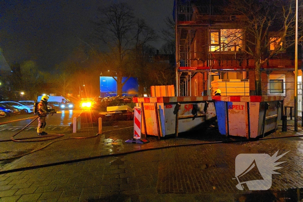 Afvalcontainer vliegt in brand