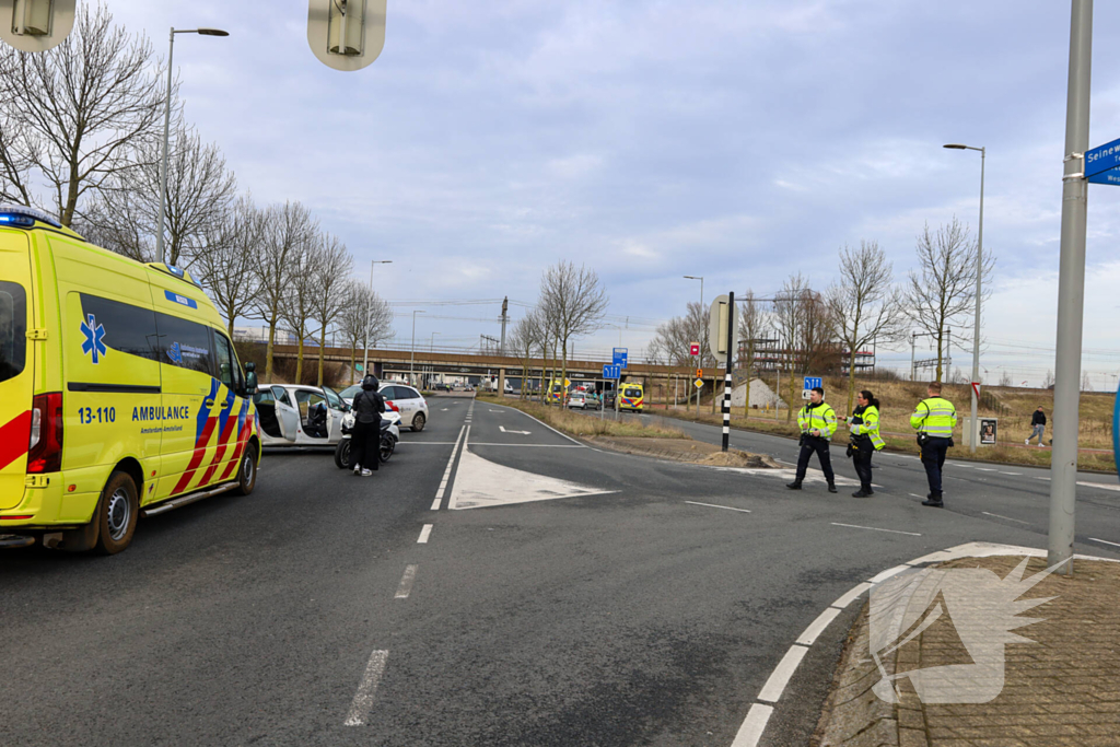 Gewonde na botsing met forse schades als gevolg
