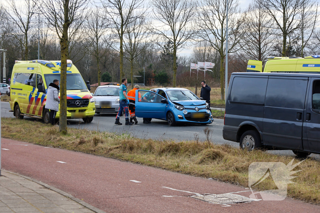 Gewonde na botsing met forse schades als gevolg