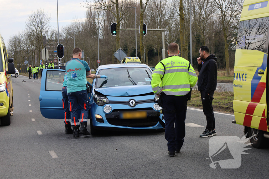 Gewonde na botsing met forse schades als gevolg