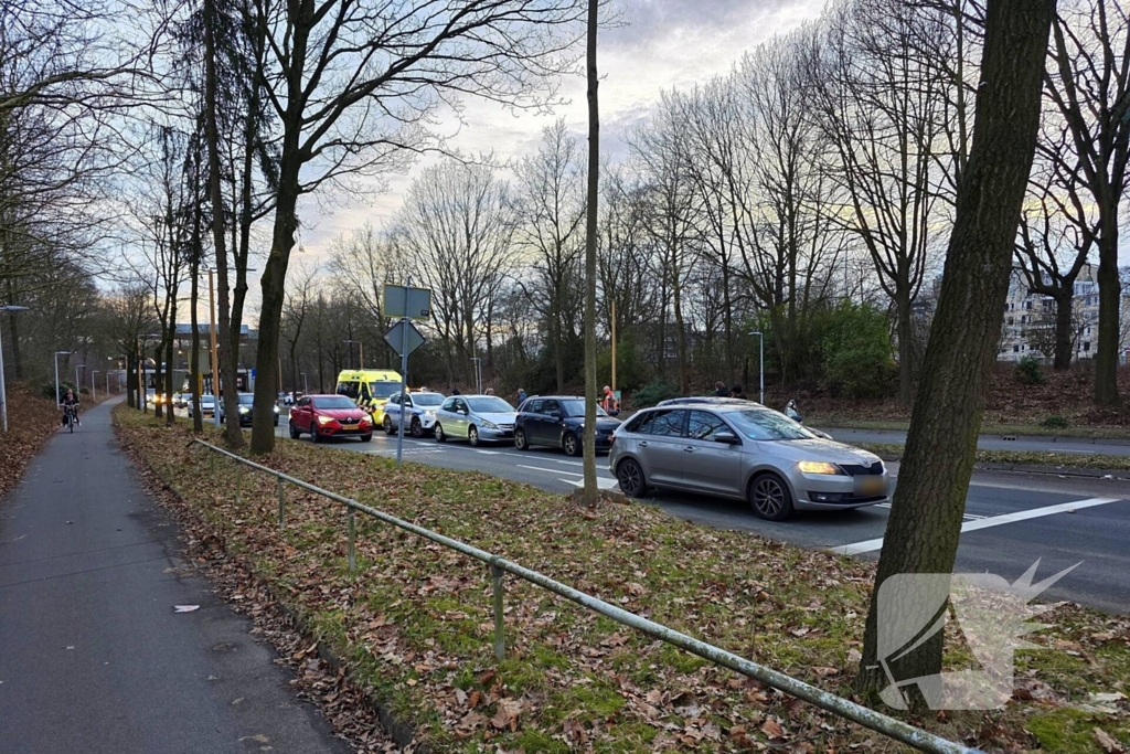 Kop-staart aanrijding voor verkeerlichten