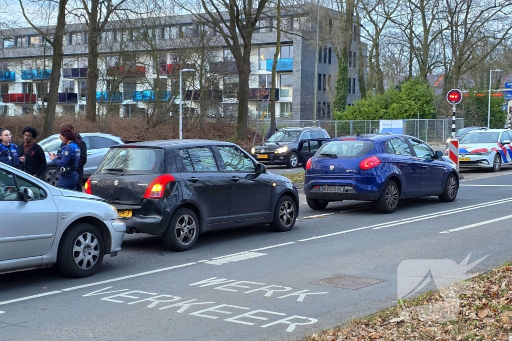 Kop-staart aanrijding voor verkeerlichten