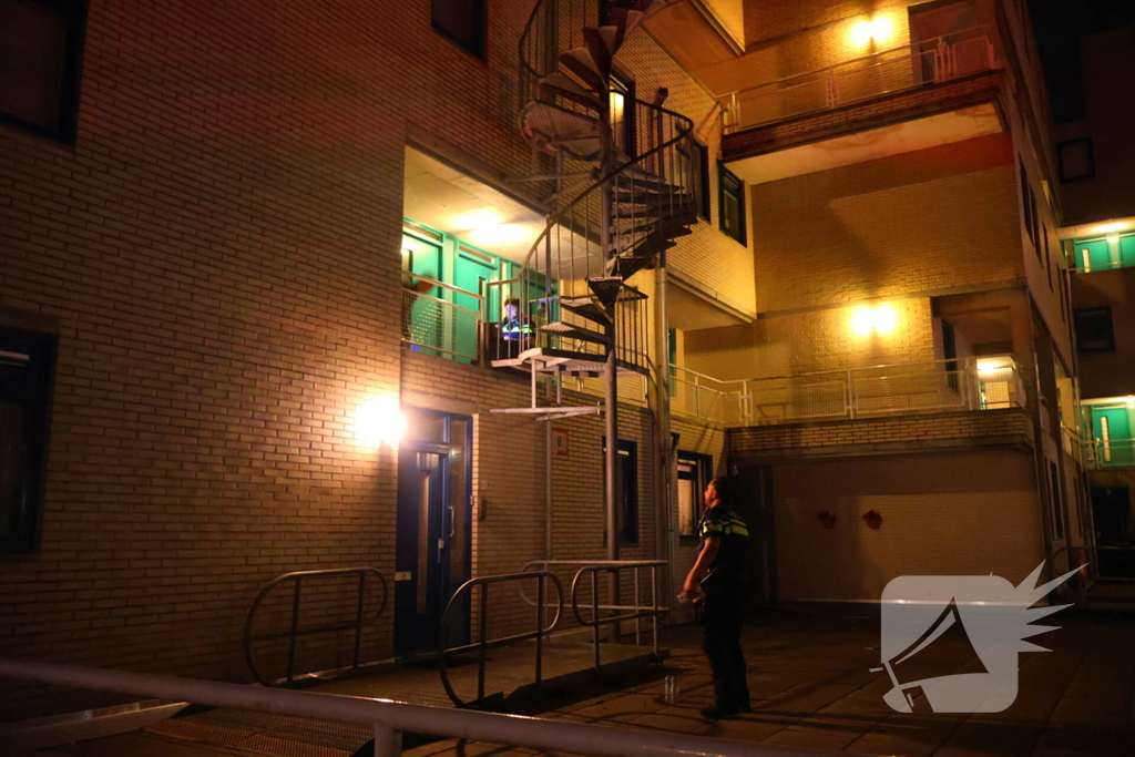 Zwaargewond persoon aangetroffen, politie doet onderzoek