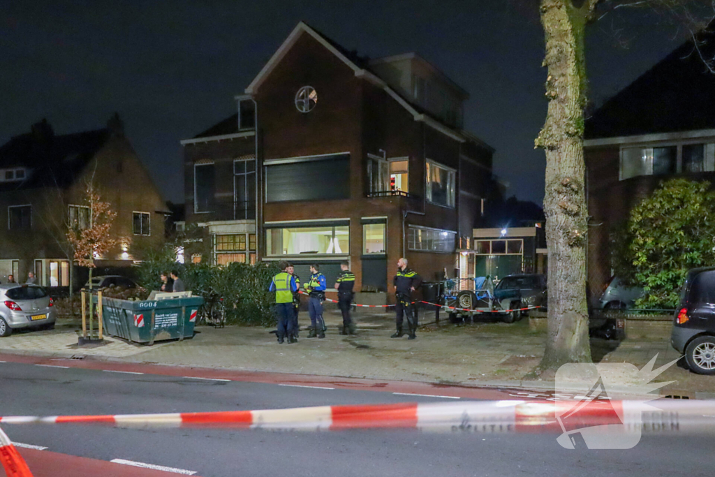 Brand na explosie bij woning