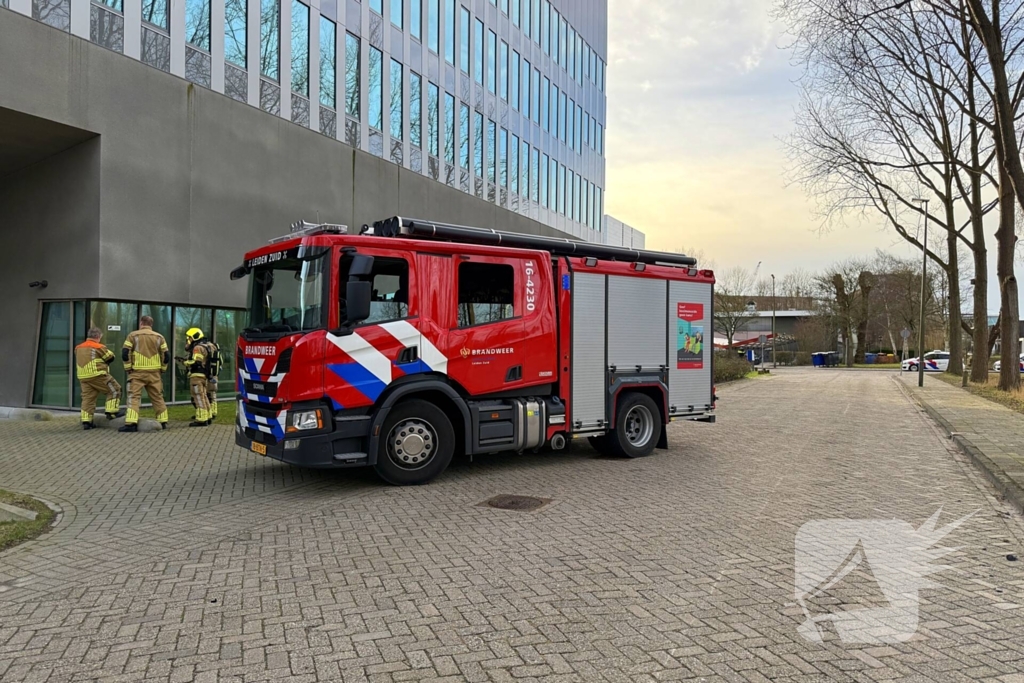 Smeulende relais zorgt voor rookontwikkeling in bedrijfspand