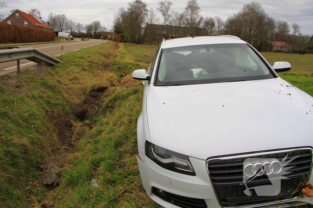 Auto zwaar beschadigd bij ongeval