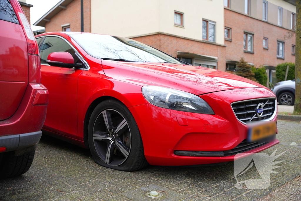 Meerdere autobanden lek gestoken