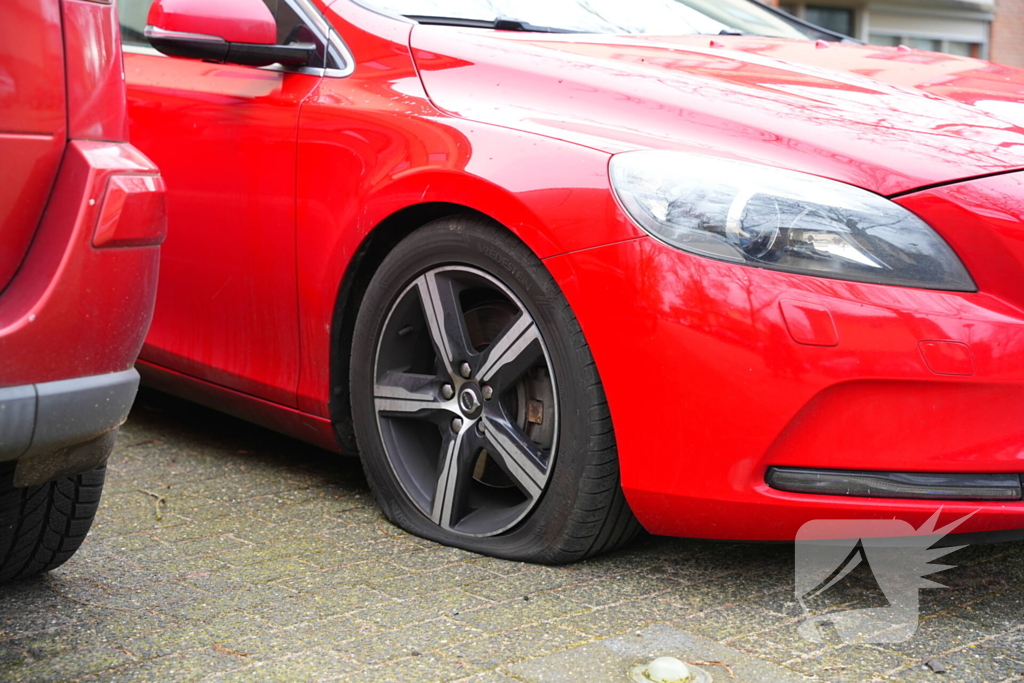 Meerdere autobanden lek gestoken