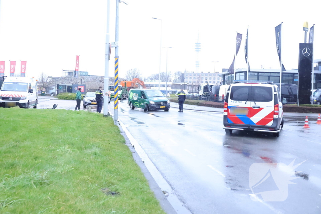 Bestelbus beschadigd bij ongeval