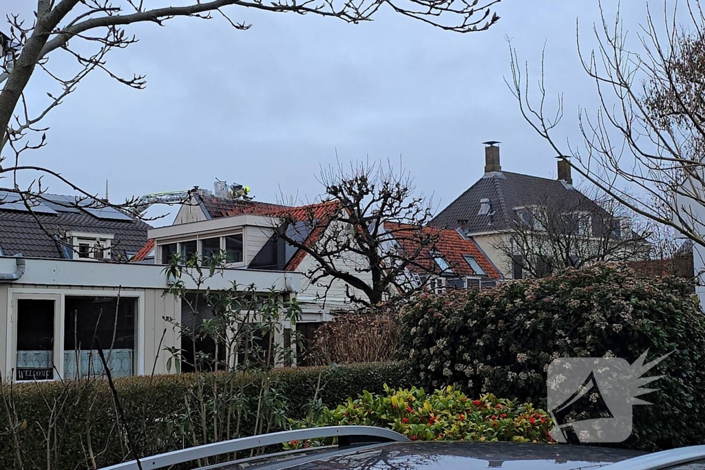 Brandweer ingezet voor brand woning met rietendak