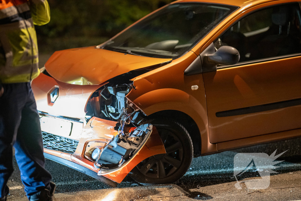 Forse schade bij aanrijding tussen twee voertuigen