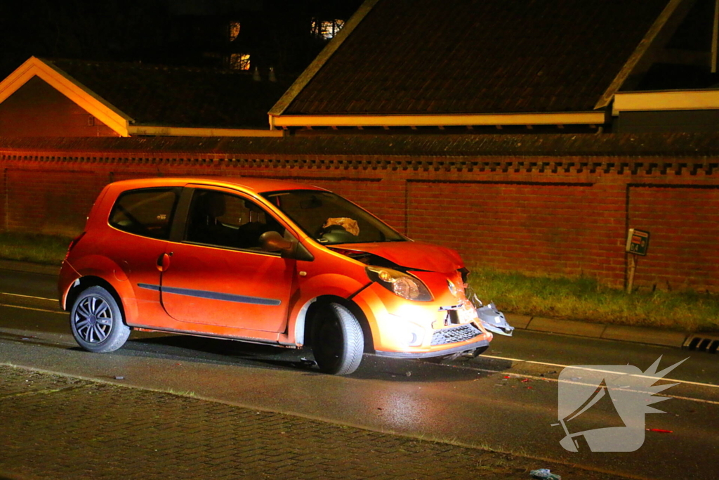 Forse schade bij aanrijding tussen twee voertuigen