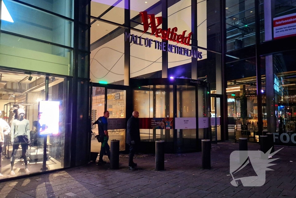 Brand veroorzaakt door vuurwerk bij winkelcentrum