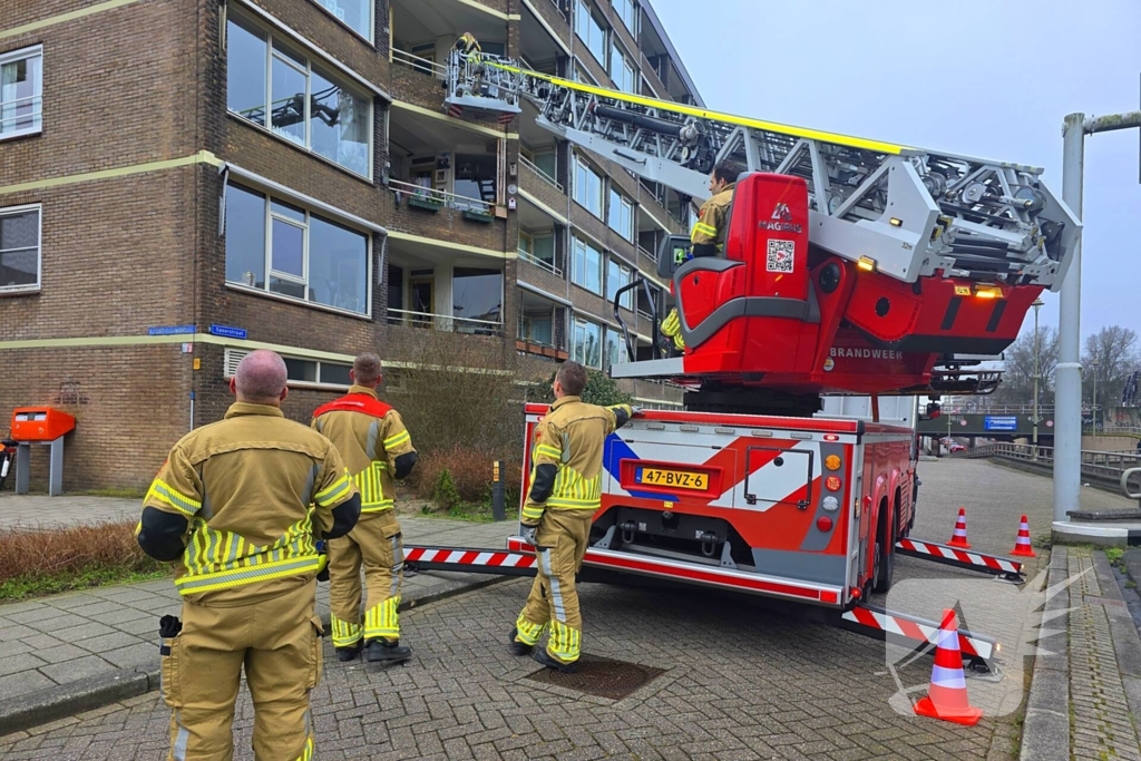 Brandweer in actie na alarm in flat