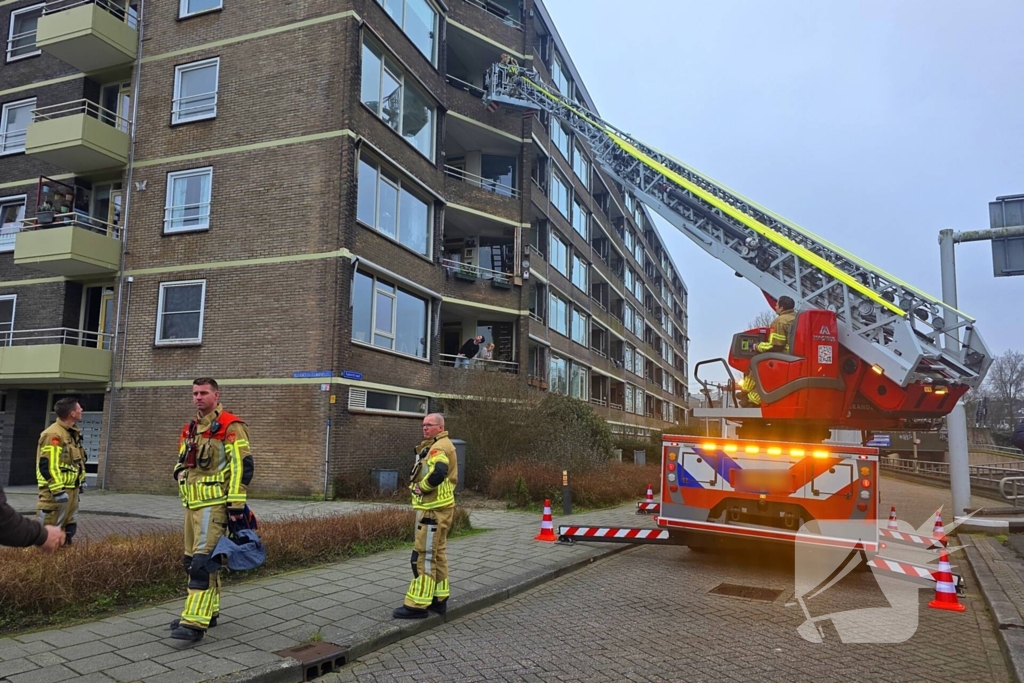 Brandweer in actie na alarm in flat