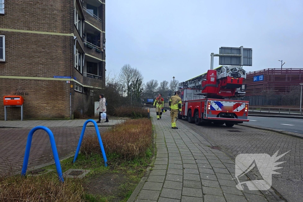 Brandweer in actie na alarm in flat