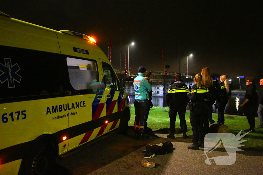 Duikteam brandweer ingezet voor auto in sloot