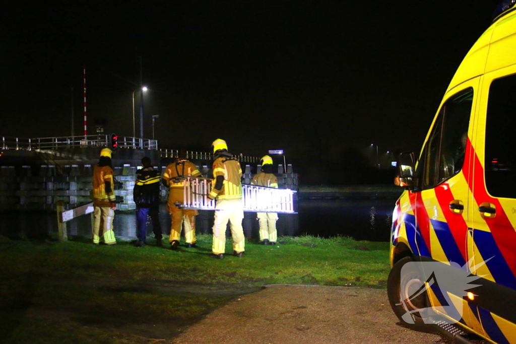 Duikteam brandweer ingezet voor auto in sloot